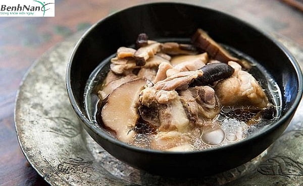 Mách bạn 10 món canh giúp hạ đường huyết cho người tiểu đường 3 Canh xương sống lợn, thổ phục linh giúp hạ đường huyết