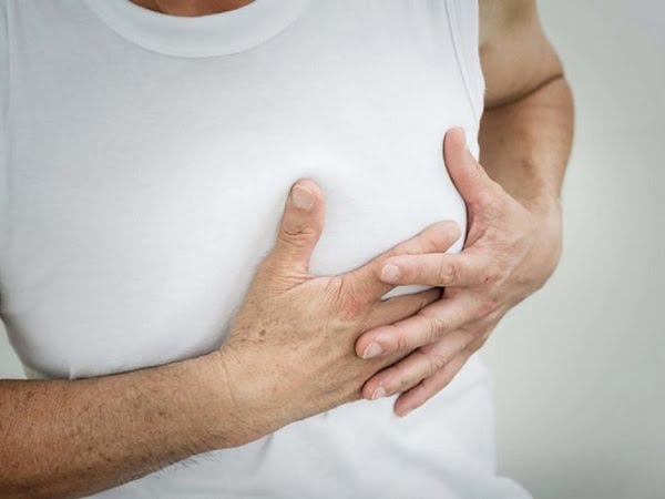 Dấu hiệu tiểu đường ở nam giới - 8 dấu hiệu tiêu biểu cần biết 2 Đau ngực khi vận động