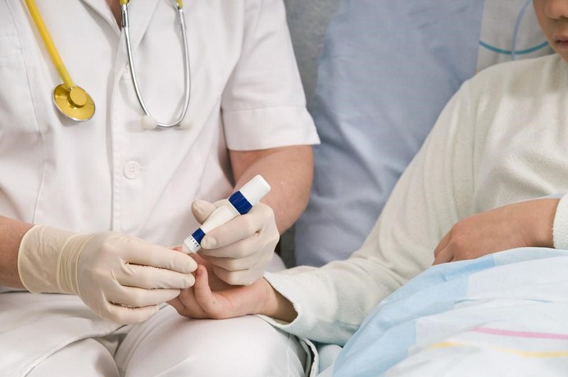 Xét nghiệm HbA1c đánh giá tình trạng của bệnh nhân tiểu đường như thế nào? 2 Những điều cần lưu ý khi xét nghiệm đái tháo đường