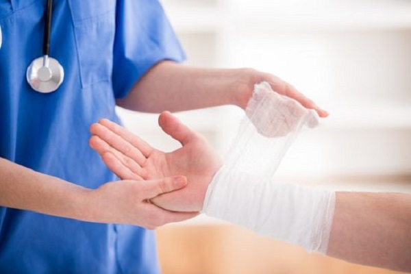 Hướng dẫn chăm sóc vết thương cho người tiểu đường đúng cách 1 Vì sao người bệnh tiểu đường cần chăm sóc vết thương cẩn thận?